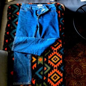 Everlane 90s cheeky jean. Indigo blue.